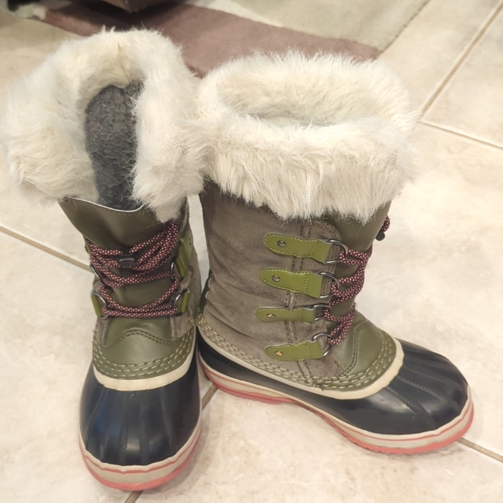 Girls size 2 Sorel winter fur boots, olive green, black and pink